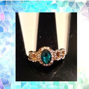 Oval Gold Green Clear Stones Ring Size 8